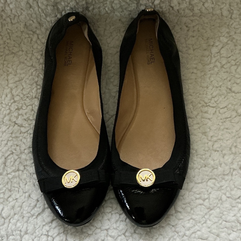 Michael Kors Black Leather Flats with Bow and Metal Gold Tone Logo Size 8
